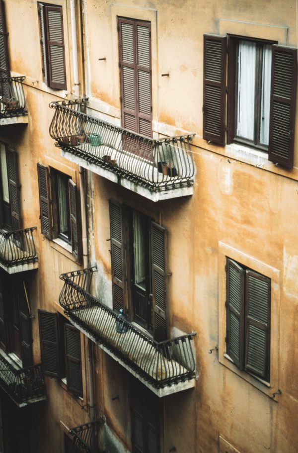 Hinterhof mit Balkon in Rom