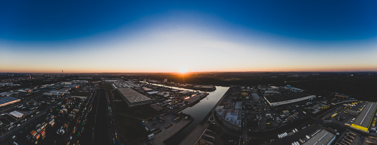 Nürnberger Hafen bei Sonnenaufgang aus der Luft